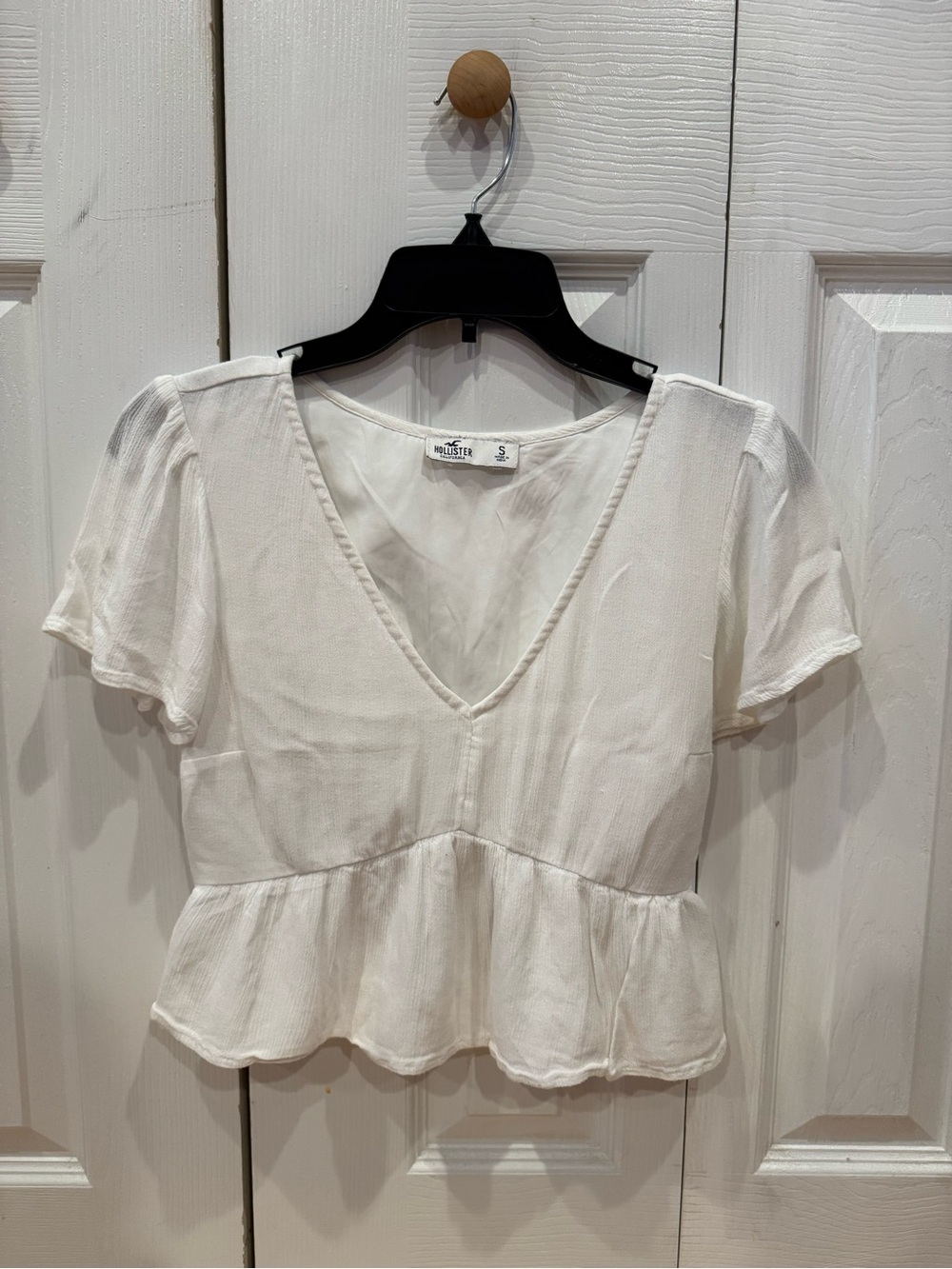 Hollister White V-Neck Peplum Flutter Sleeve Top